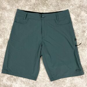 Oakley | Steel Blue Slim Straight Hybrid Performance Shorts size 32